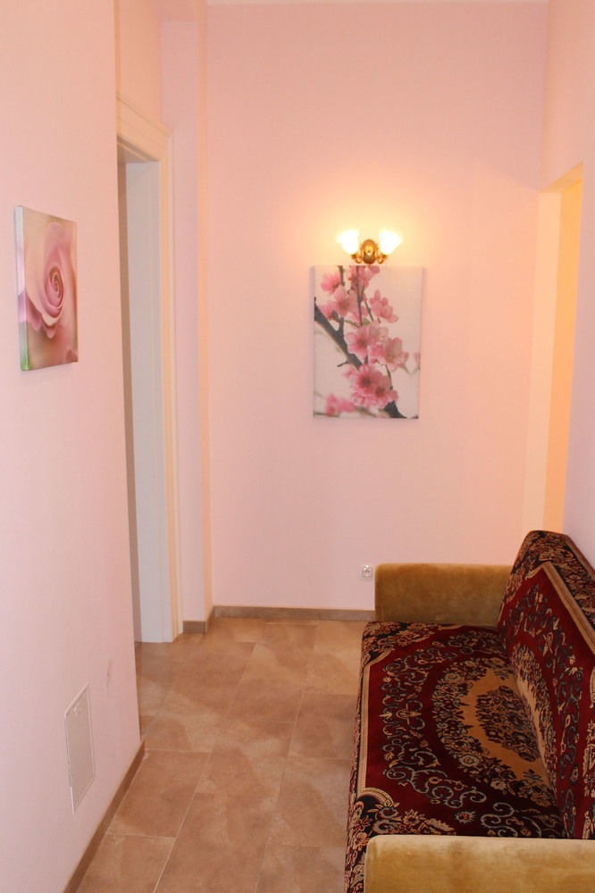 Deluxe Apartments การ์โลวีวารี ภายนอก รูปภาพ