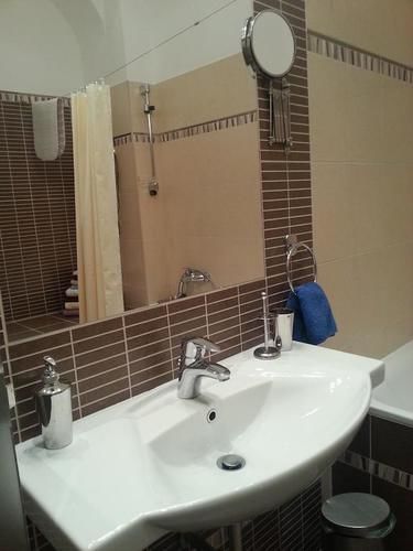Deluxe Apartments การ์โลวีวารี ภายนอก รูปภาพ